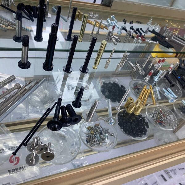 定制类螺丝